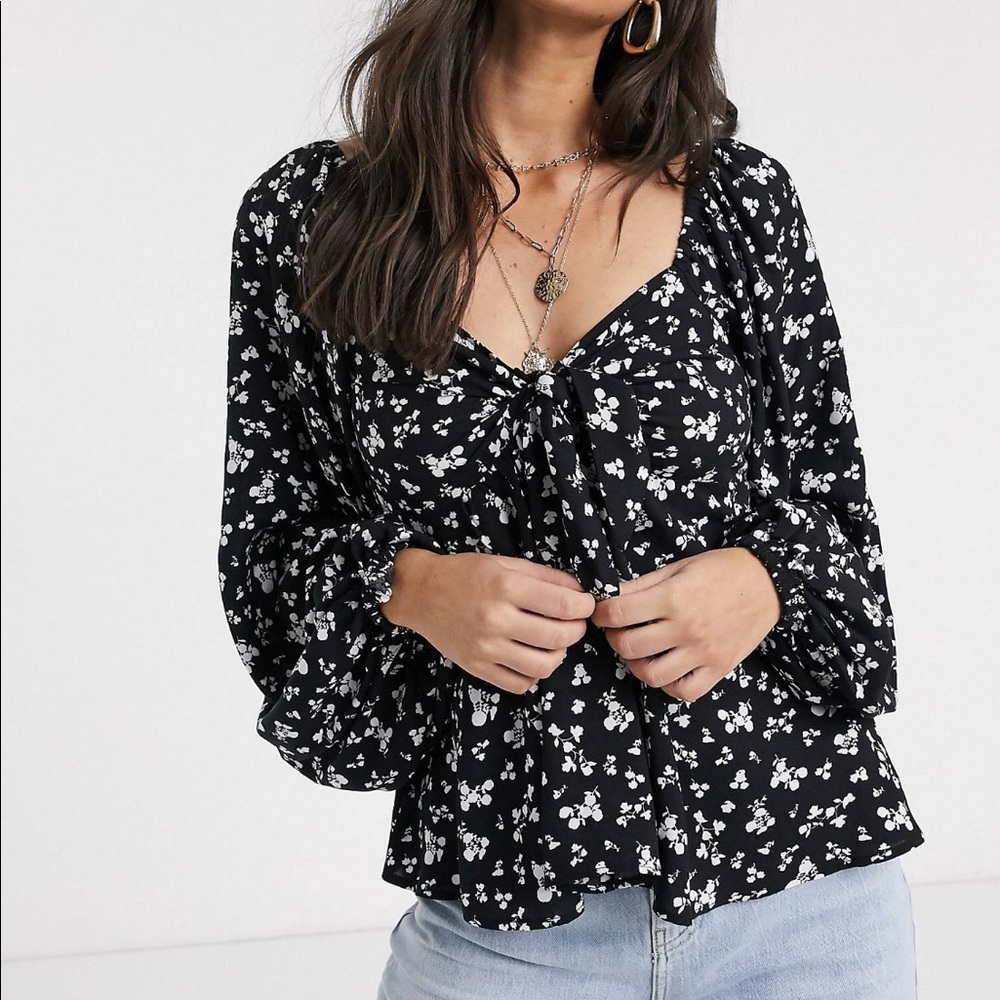Black and white floral print top